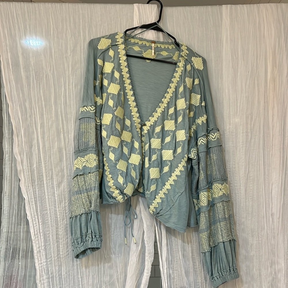 Top by Free People | V - Neck | fastening drawstring | size M | never been worn
